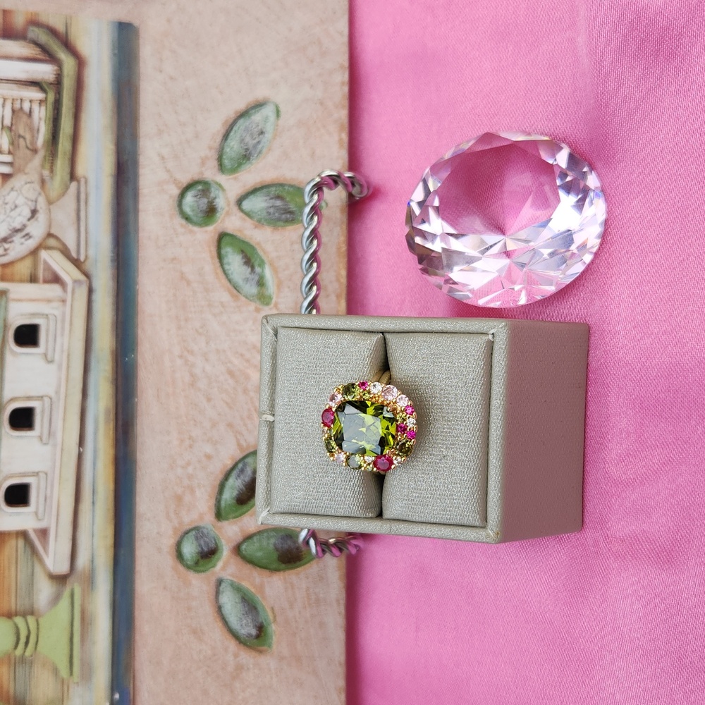 Beautiful Custome Ring Size 7 💍 NWOT
